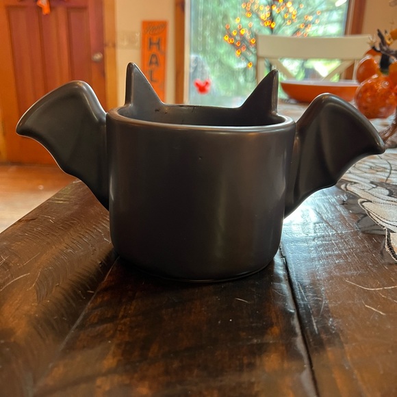 Bath and bodywork’s vampire 3 wick candle holder - Picture 2 of 2